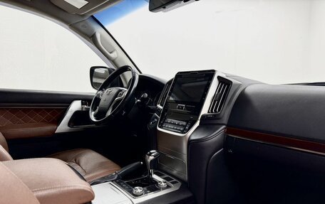 Toyota Land Cruiser 200, 2016 год, 4 999 000 рублей, 12 фотография