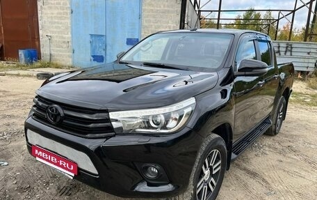 Toyota Hilux VIII, 2018 год, 2 600 000 рублей, 10 фотография