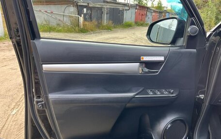 Toyota Hilux VIII, 2018 год, 2 600 000 рублей, 28 фотография