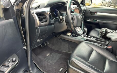 Toyota Hilux VIII, 2018 год, 2 600 000 рублей, 30 фотография