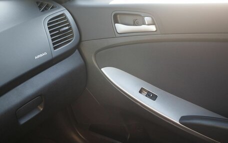 Hyundai Solaris II рестайлинг, 2015 год, 1 100 000 рублей, 15 фотография