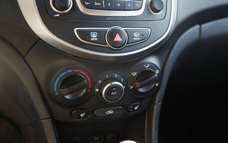 Hyundai Solaris II рестайлинг, 2015 год, 1 100 000 рублей, 13 фотография