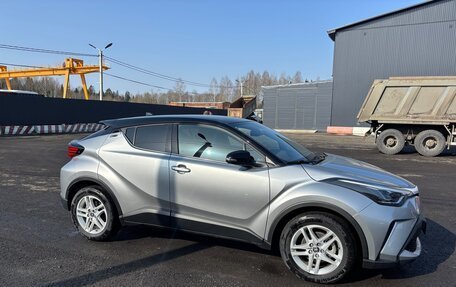 Toyota C-HR I рестайлинг, 2022 год, 2 850 000 рублей, 7 фотография