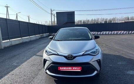 Toyota C-HR I рестайлинг, 2022 год, 2 850 000 рублей, 3 фотография
