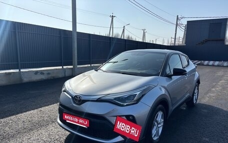 Toyota C-HR I рестайлинг, 2022 год, 2 850 000 рублей, 4 фотография