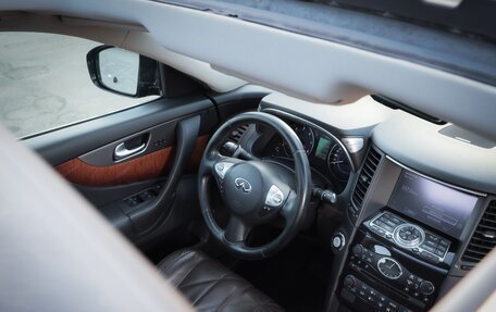 Infiniti QX70, 2016 год, 2 190 000 рублей, 30 фотография