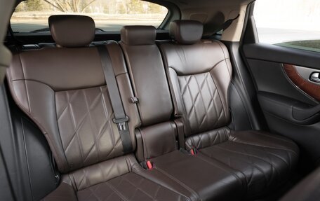 Infiniti QX70, 2016 год, 2 190 000 рублей, 18 фотография