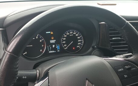 Mitsubishi Outlander III рестайлинг 3, 2018 год, 2 185 000 рублей, 9 фотография