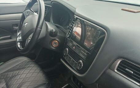 Mitsubishi Outlander III рестайлинг 3, 2018 год, 2 185 000 рублей, 6 фотография