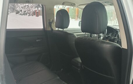 Mitsubishi Outlander III рестайлинг 3, 2018 год, 2 185 000 рублей, 11 фотография