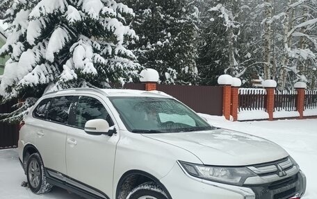 Mitsubishi Outlander III рестайлинг 3, 2018 год, 2 185 000 рублей, 4 фотография