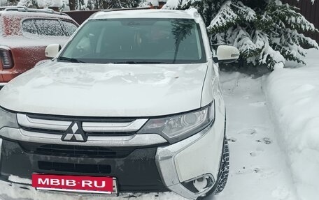 Mitsubishi Outlander III рестайлинг 3, 2018 год, 2 185 000 рублей, 2 фотография
