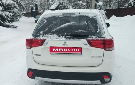 Mitsubishi Outlander III рестайлинг 3, 2018 год, 2 185 000 рублей, 5 фотография