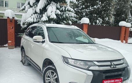 Mitsubishi Outlander III рестайлинг 3, 2018 год, 2 185 000 рублей, 3 фотография