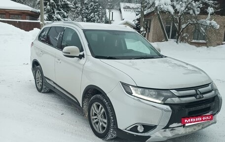 Mitsubishi Outlander III рестайлинг 3, 2018 год, 2 185 000 рублей, 13 фотография