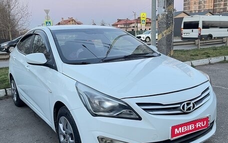 Hyundai Solaris II рестайлинг, 2015 год, 810 000 рублей, 1 фотография