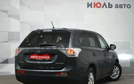 Mitsubishi Outlander III рестайлинг 3, 2014 год, 1 720 000 рублей, 7 фотография
