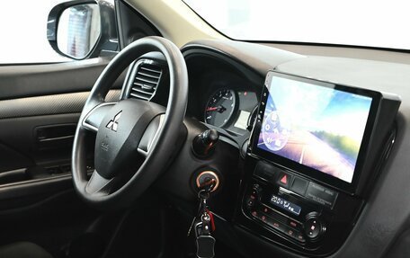 Mitsubishi Outlander III рестайлинг 3, 2014 год, 1 720 000 рублей, 13 фотография