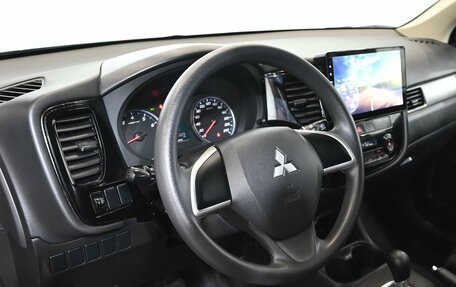 Mitsubishi Outlander III рестайлинг 3, 2014 год, 1 720 000 рублей, 15 фотография