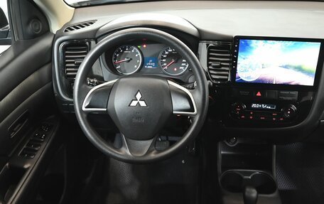 Mitsubishi Outlander III рестайлинг 3, 2014 год, 1 720 000 рублей, 14 фотография