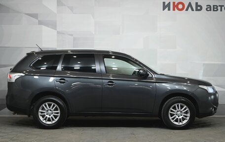 Mitsubishi Outlander III рестайлинг 3, 2014 год, 1 720 000 рублей, 9 фотография
