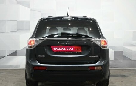 Mitsubishi Outlander III рестайлинг 3, 2014 год, 1 720 000 рублей, 5 фотография