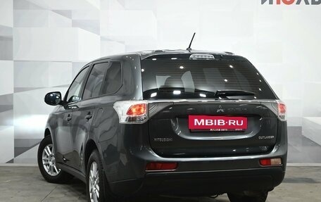 Mitsubishi Outlander III рестайлинг 3, 2014 год, 1 720 000 рублей, 4 фотография