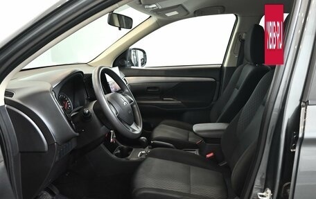 Mitsubishi Outlander III рестайлинг 3, 2014 год, 1 720 000 рублей, 10 фотография