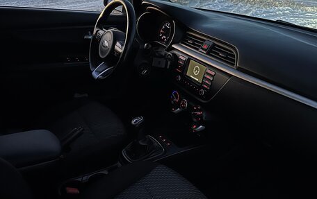 KIA Rio IV, 2018 год, 949 000 рублей, 6 фотография