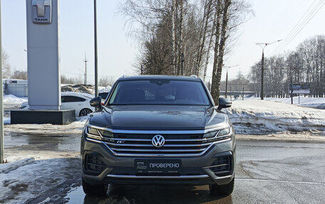 Volkswagen Touareg III, 2018 год, 5 350 000 рублей, 2 фотография