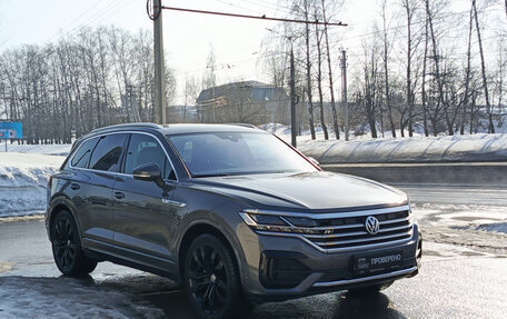Volkswagen Touareg III, 2018 год, 5 350 000 рублей, 3 фотография