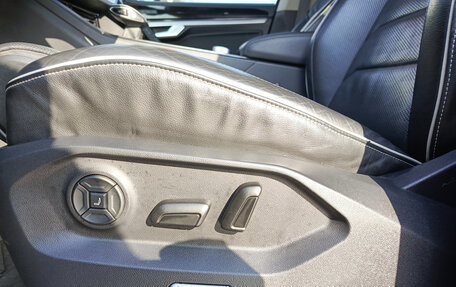 Volkswagen Touareg III, 2018 год, 5 350 000 рублей, 26 фотография