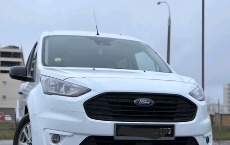 Ford Tourneo Connect II рестайлинг, 2020 год, 1 950 000 рублей, 2 фотография