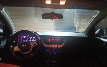 Hyundai Solaris II рестайлинг, 2018 год, 720 000 рублей, 10 фотография