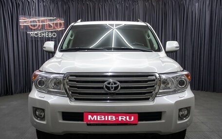 Toyota Land Cruiser 200, 2015 год, 4 998 000 рублей, 2 фотография
