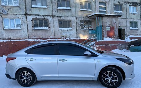 Hyundai Solaris II рестайлинг, 2021 год, 1 550 000 рублей, 4 фотография