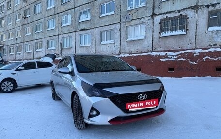 Hyundai Solaris II рестайлинг, 2021 год, 1 550 000 рублей, 2 фотография