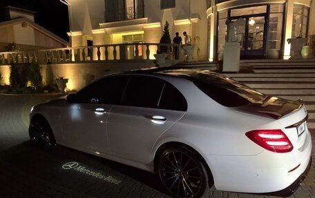 Mercedes-Benz E-Класс, 2019 год, 3 500 000 рублей, 7 фотография