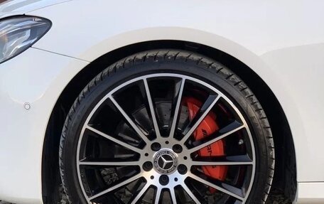 Mercedes-Benz E-Класс, 2019 год, 3 500 000 рублей, 8 фотография