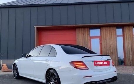 Mercedes-Benz E-Класс, 2019 год, 3 500 000 рублей, 5 фотография