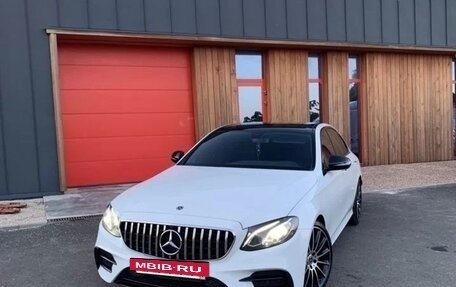 Mercedes-Benz E-Класс, 2019 год, 3 500 000 рублей, 3 фотография