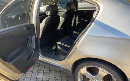 Volkswagen Passat B6, 2006 год, 650 000 рублей, 14 фотография