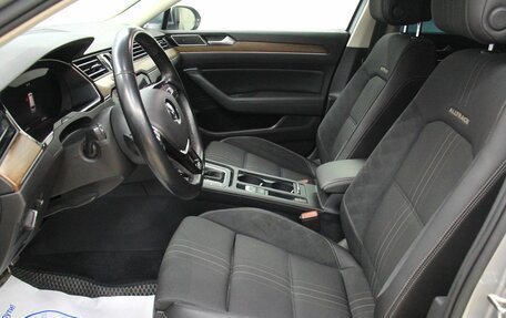 Volkswagen Passat B8 рестайлинг, 2018 год, 2 410 000 рублей, 12 фотография