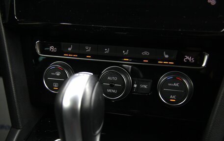 Volkswagen Passat B8 рестайлинг, 2018 год, 2 410 000 рублей, 23 фотография