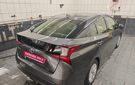Toyota Prius IV XW50, 2019 год, 2 130 000 рублей, 4 фотография