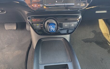 Toyota Prius IV XW50, 2019 год, 2 130 000 рублей, 13 фотография