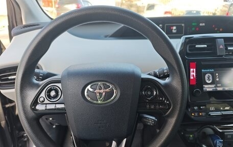 Toyota Prius IV XW50, 2019 год, 2 130 000 рублей, 10 фотография