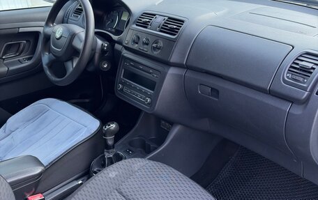 Skoda Fabia II, 2011 год, 700 000 рублей, 7 фотография