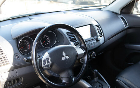 Mitsubishi Outlander III рестайлинг 3, 2011 год, 1 198 000 рублей, 12 фотография