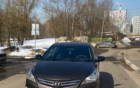 Hyundai Solaris II рестайлинг, 2015 год, 1 000 000 рублей, 1 фотография